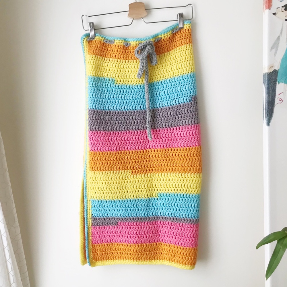 Redesigned multicolour striped crochet midi belted pencil skirt with side slit - Picture 6 of 11